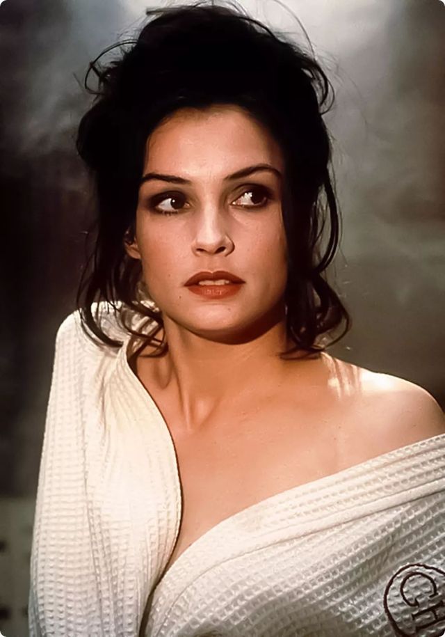 2002剧情《永恒的邦女郎》迅雷bt下载迅雷下载